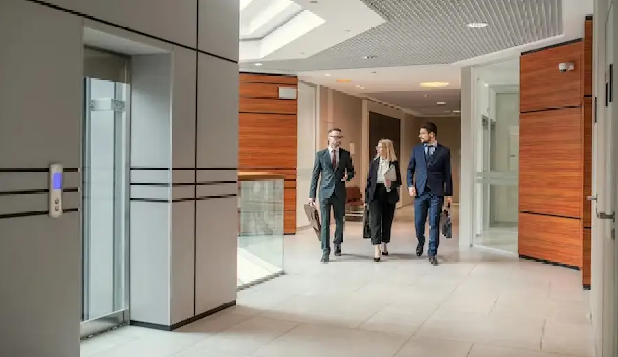 Separate Office & Retail Entrance